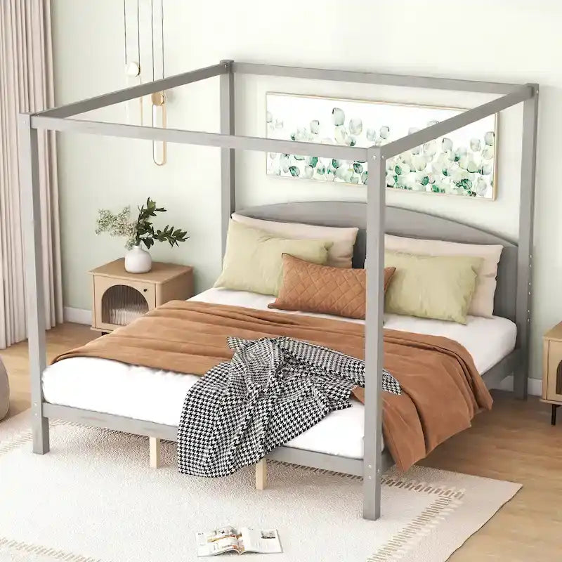 Letto a piattaforma a baldacchino in legno di pino con testiera, gambe di supporto, finitura lavata