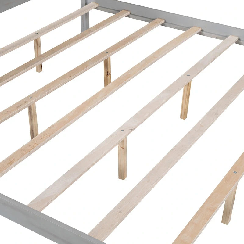 Letto a piattaforma a baldacchino in legno di pino con testiera, gambe di supporto, finitura lavata