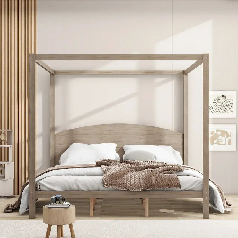 Letto a piattaforma a baldacchino in legno di pino con testiera, gambe di supporto, finitura lavata