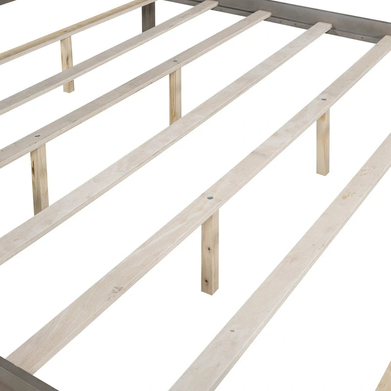 Letto a piattaforma a baldacchino in legno di pino con testiera, gambe di supporto, finitura lavata