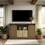 Mobile porta TV da 60" stile rustico per TV fino a 65", ante scorrevoli a fienile, ripiani aperti, contenitori in tessuto, gestione cavi