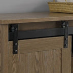 Mobile porta TV da 60" stile rustico per TV fino a 65", ante scorrevoli a fienile, ripiani aperti, contenitori in tessuto, gestione cavi