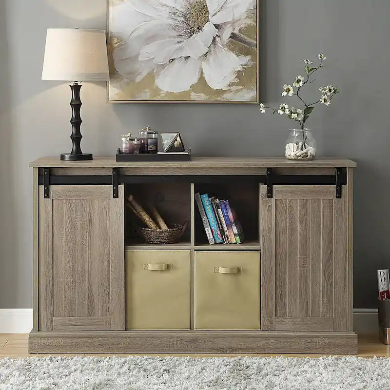 Mobile porta TV da 60" stile rustico per TV fino a 65", ante scorrevoli a fienile, ripiani aperti, contenitori in tessuto, gestione cavi