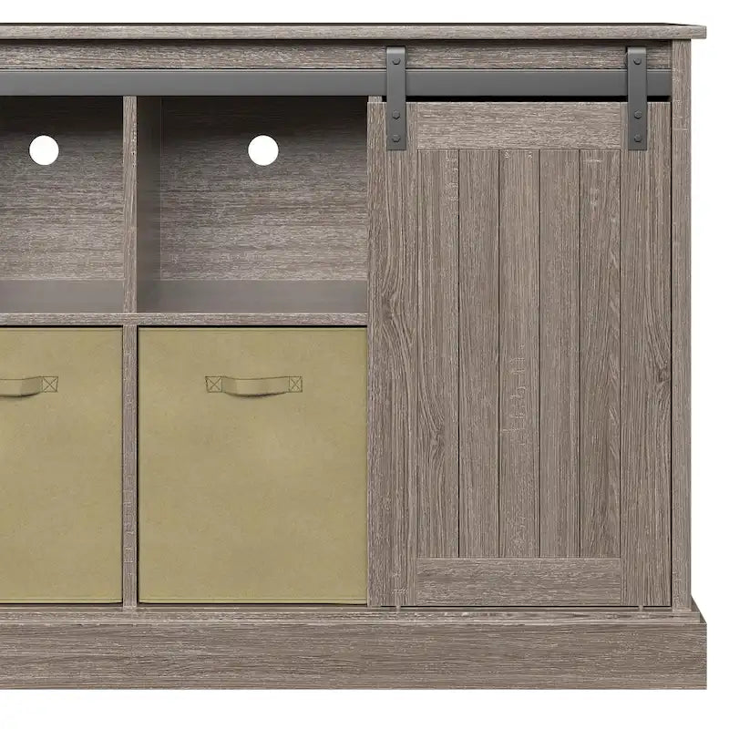 Mobile porta TV da 60" stile rustico per TV fino a 65", ante scorrevoli a fienile, ripiani aperti, contenitori in tessuto, gestione cavi