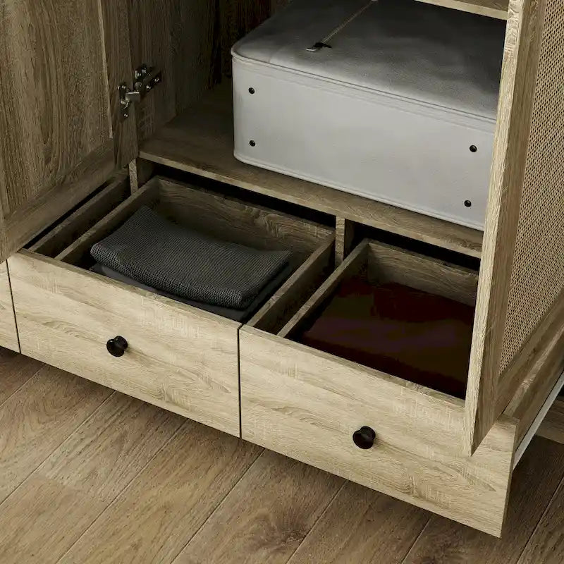 Armadio in Legno "Fascino Naturale" - Design Traspirante in Rattan, Ampio Spazio Contenitivo