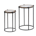 Set di 2 tavolini d'appoggio moderni rotondi, struttura in metallo nero, ripiano in vetro trasparente, cornice in legno di abete, salvaspazio