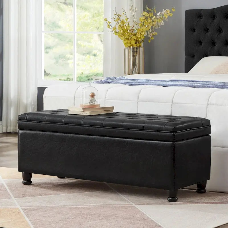 Panca contenitore imbottita in ecopelle nera capitonné con gambe in legno a fuso, panca pouf contenitore